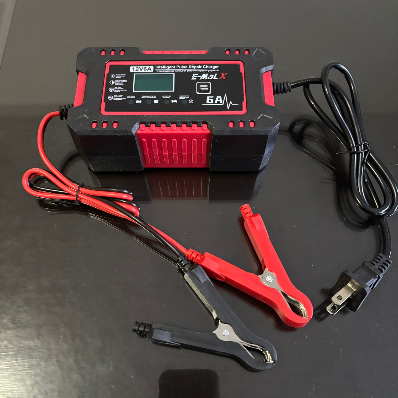 Cargador Inteligente de Baterías 12V para Carro y Moto – 6A con Pantalla Digital - Imagen 3