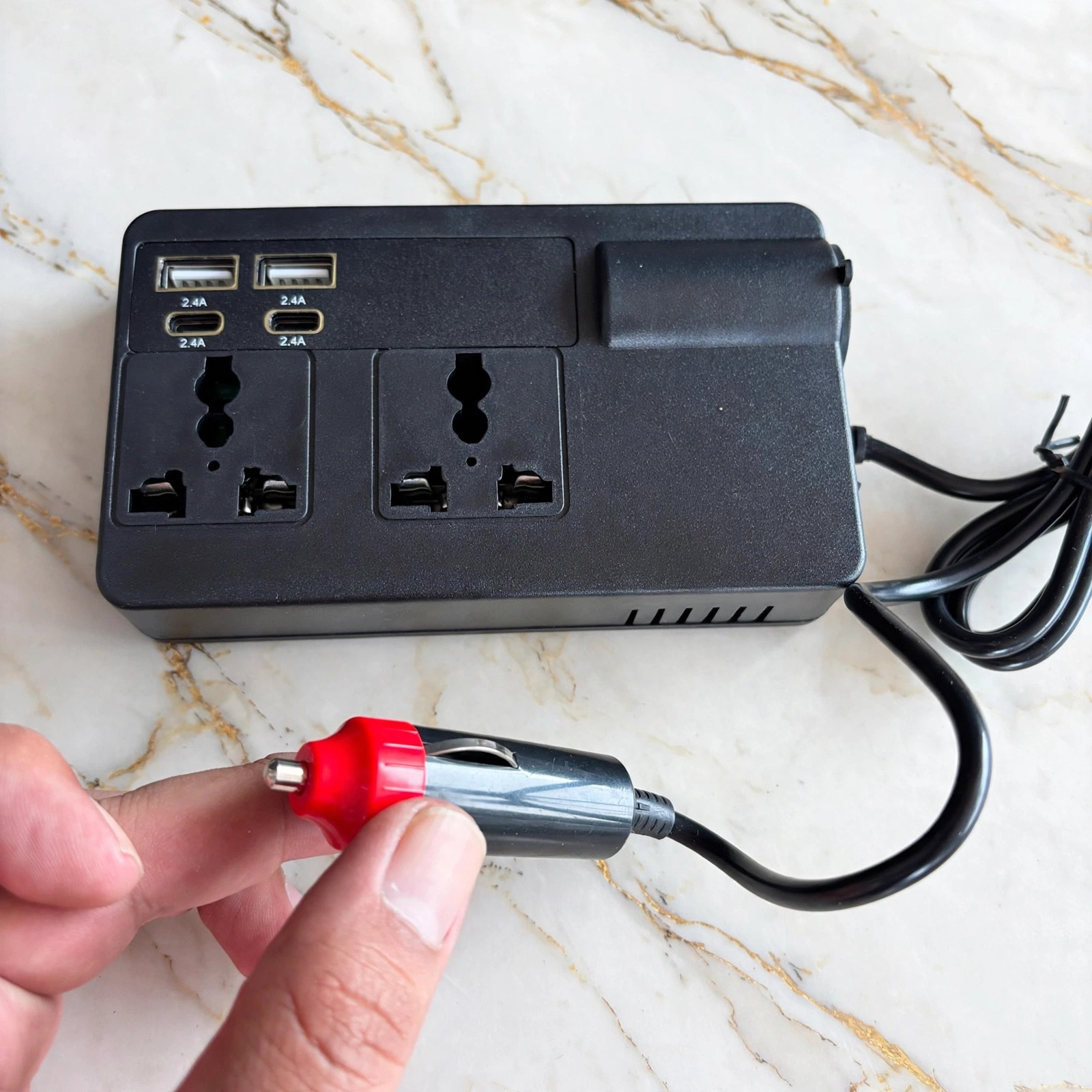 Inversor de Voltaje 200W para Carro con Tomas AC, USB y Tipo C - Imagen 4